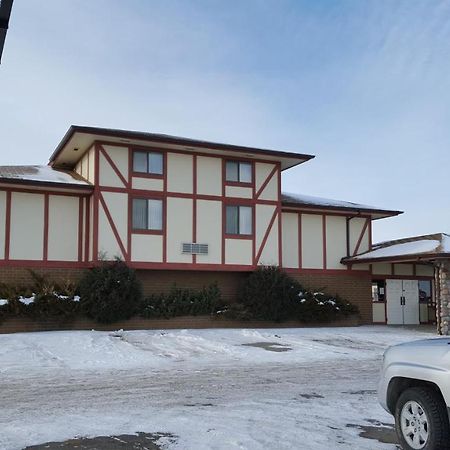 Guest Lodge Motel Minot Exterior photo